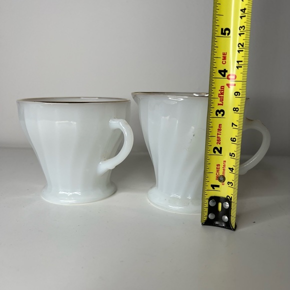 SOLD - Antique Vintage Fire King Creamer and Sugar set - Picture 3 of 14